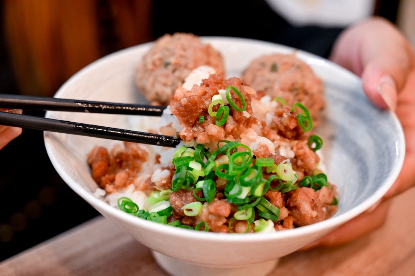 嵐肉燥專賣店｜市場巷弄排隊美食，臺灣滷肉飯節精選店家(外帶) @女子的休假計劃