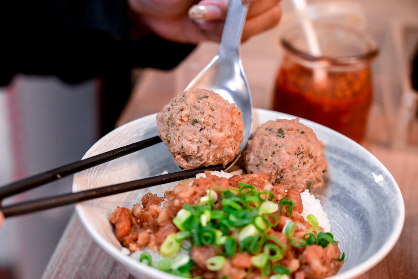 嵐肉燥專賣店｜市場巷弄排隊美食，臺灣滷肉飯節精選店家(外帶) @女子的休假計劃