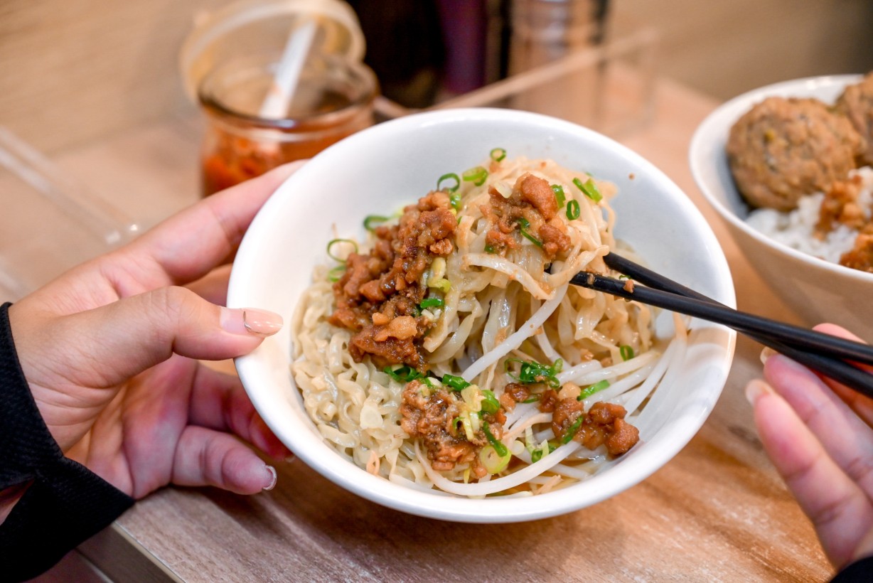 嵐肉燥專賣店｜市場巷弄排隊美食，臺灣滷肉飯節精選店家(菜單) @女子的休假計劃