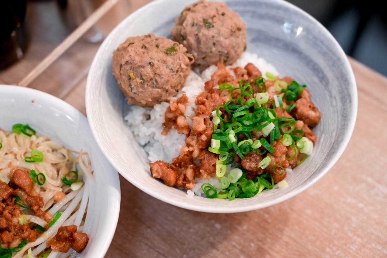 嵐肉燥專賣店｜市場巷弄排隊美食，臺灣滷肉飯節精選店家(外帶) @女子的休假計劃