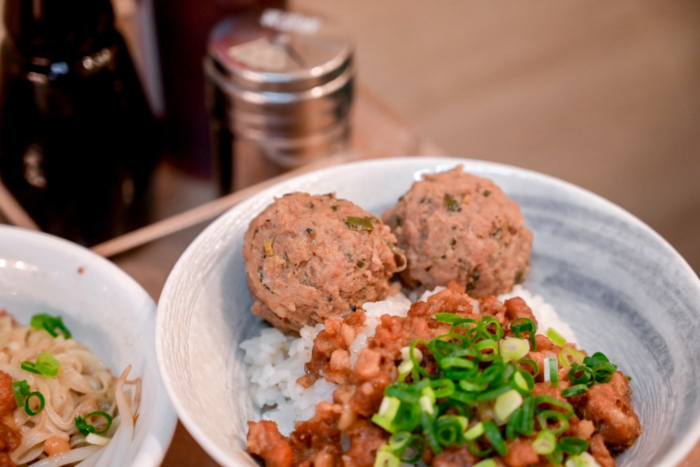 嵐肉燥專賣店｜市場巷弄排隊美食，臺灣滷肉飯節精選店家(外帶) @女子的休假計劃