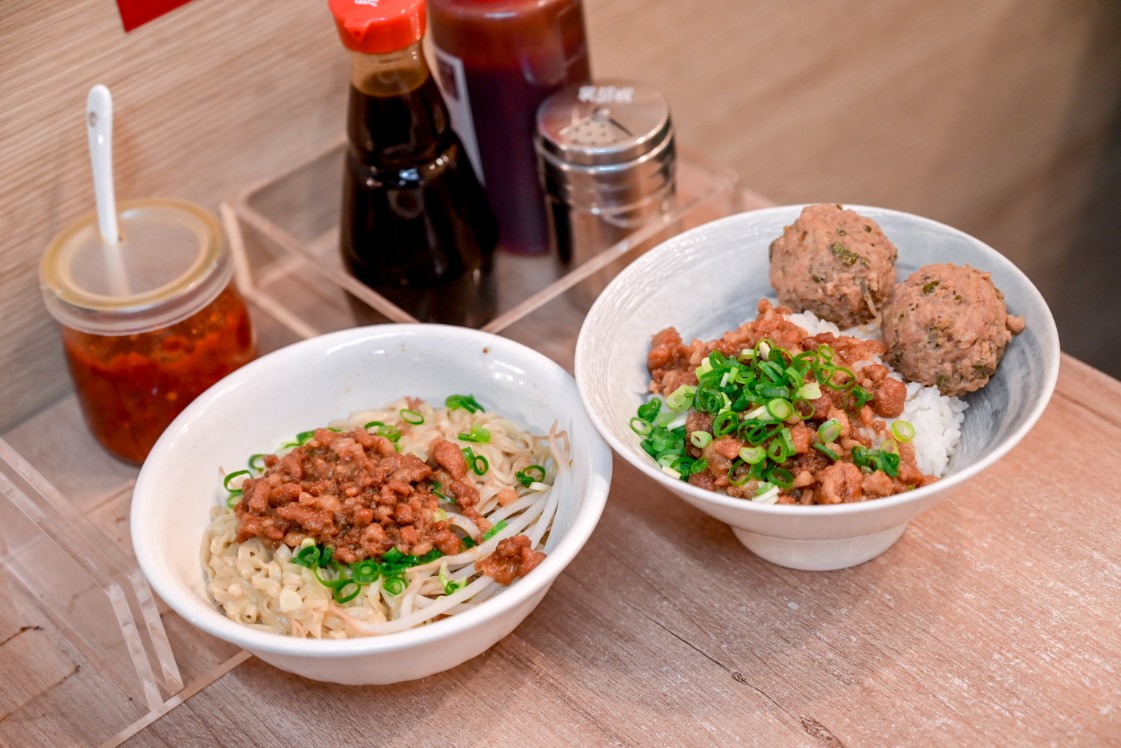 嵐肉燥專賣店｜市場巷弄排隊美食，臺灣滷肉飯節精選店家(外帶) @女子的休假計劃