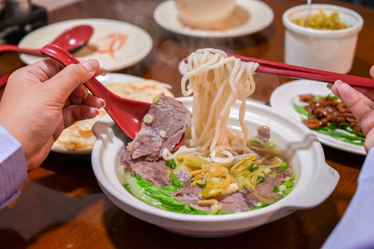 清真中國牛肉麵食館 (大安)｜連續六連霸米其林推薦(外帶) @女子的休假計劃