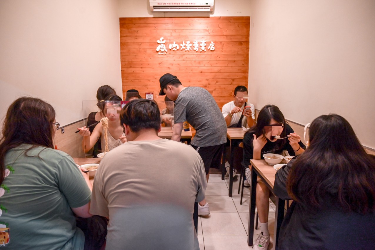 嵐肉燥專賣店｜市場巷弄排隊美食，臺灣滷肉飯節精選店家(外帶) @女子的休假計劃