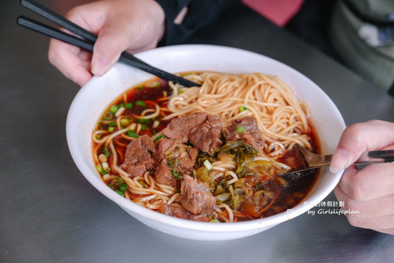 三廠麵店｜在地人氣美食牛肉麵一碗只要70元牛肉湯麵40元(外帶) @女子的休假計劃