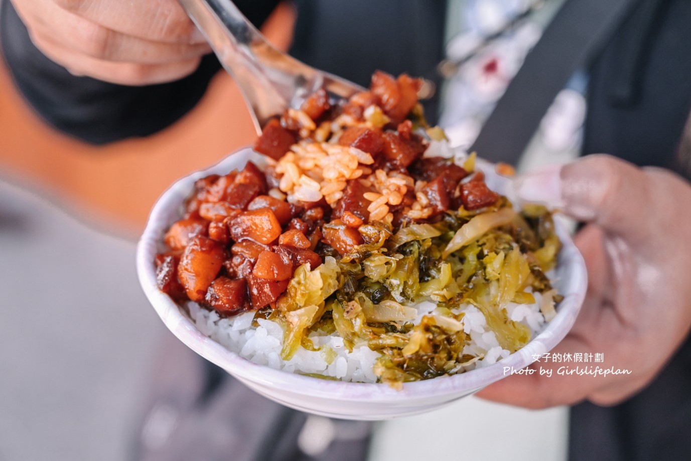 黑皮驊魯肉飯｜滷到黑金發亮魯肉飯在地必吃(菜單) @女子的休假計劃