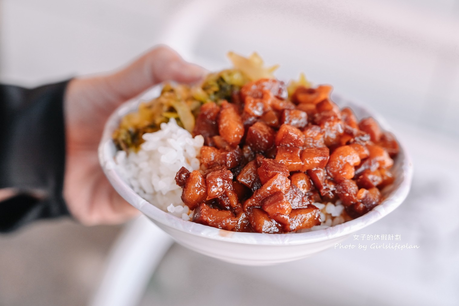 黑皮驊魯肉飯｜滷到黑金發亮魯肉飯在地必吃(菜單) @女子的休假計劃