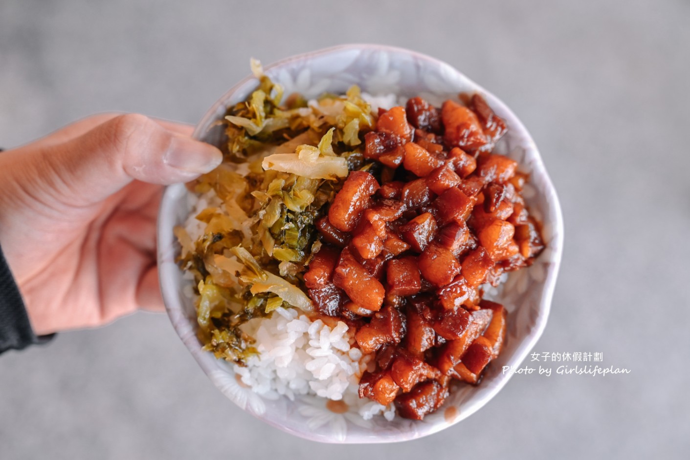 黑皮驊魯肉飯｜滷到黑金發亮魯肉飯在地必吃(菜單) @女子的休假計劃