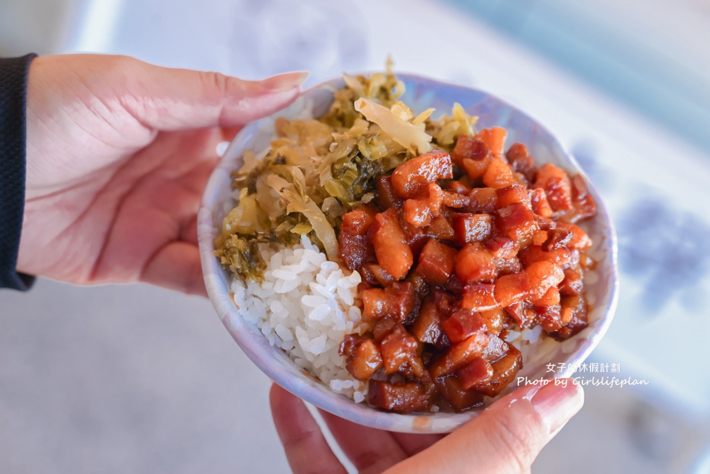 黑皮驊魯肉飯｜滷到黑金發亮魯肉飯在地必吃(菜單) @女子的休假計劃