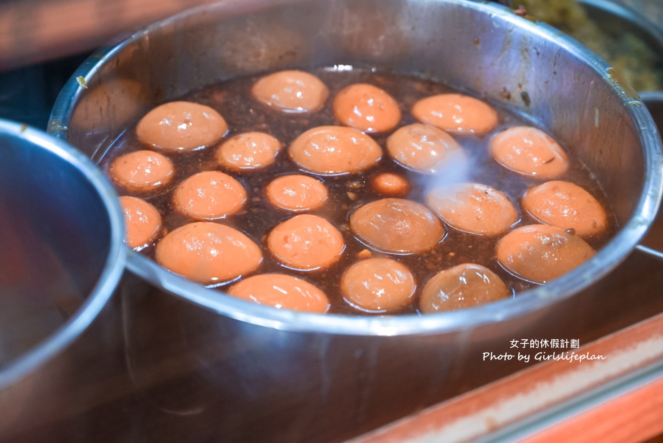 黑皮驊魯肉飯｜滷到黑金發亮魯肉飯在地必吃(菜單) @女子的休假計劃