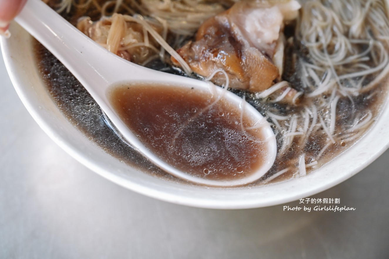 老黃豬腳大王｜在地人氣美食，豬腳Q彈帶脆感膠質滿滿真的很強(外帶) @女子的休假計劃