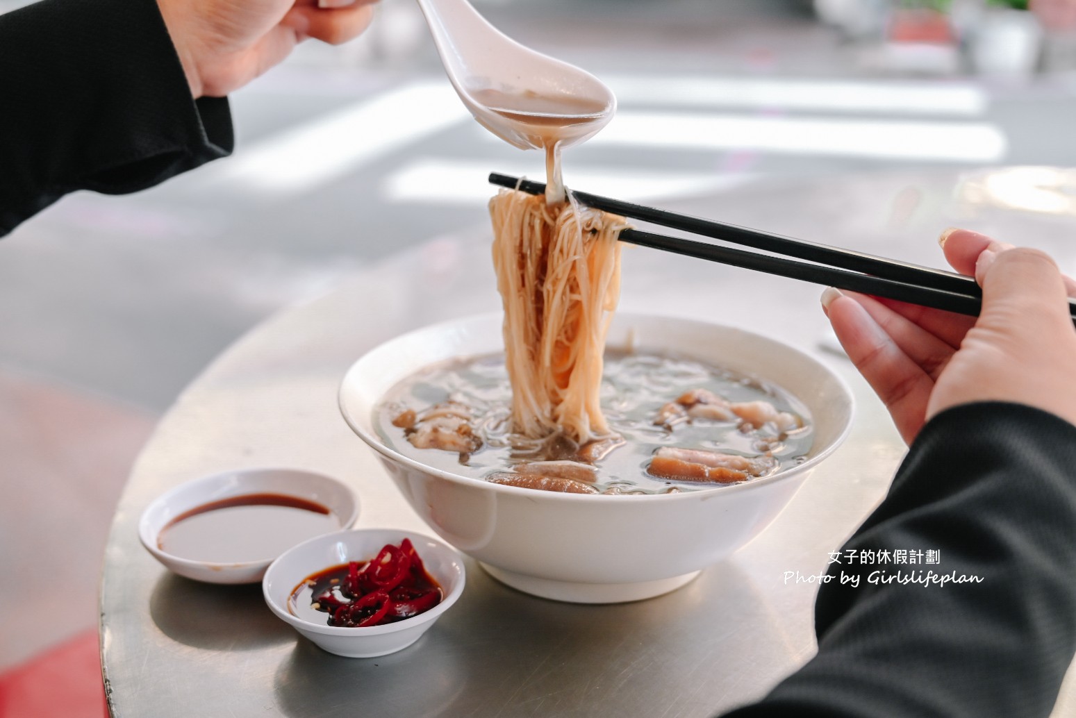 老黃豬腳大王｜在地人氣美食，豬腳Q彈帶脆感膠質滿滿真的很強(菜單) @女子的休假計劃