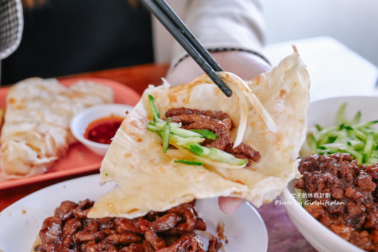 璽子牛肉麵｜還沒開門就是排隊等候人潮，斤餅必吃(菜單) @女子的休假計劃