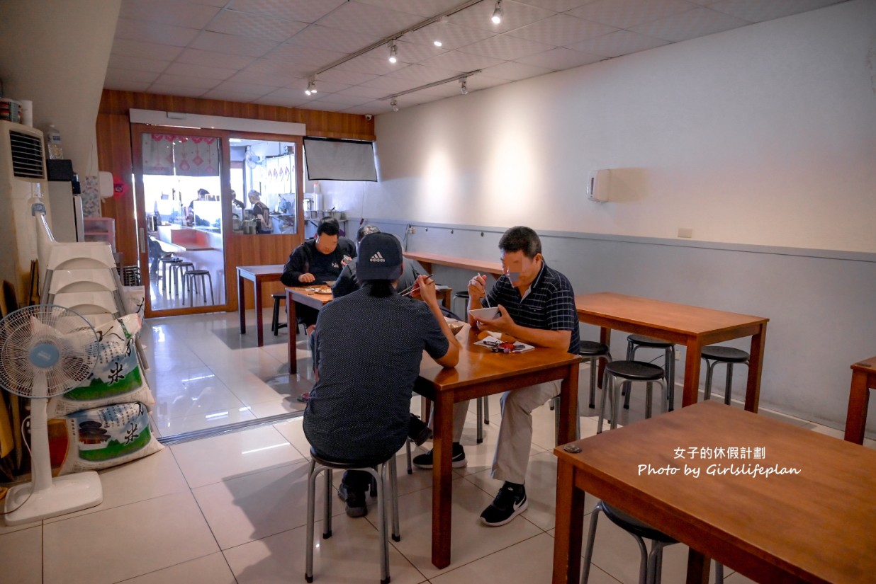 黑皮驊魯肉飯｜滷到黑金發亮魯肉飯在地必吃(菜單) @女子的休假計劃