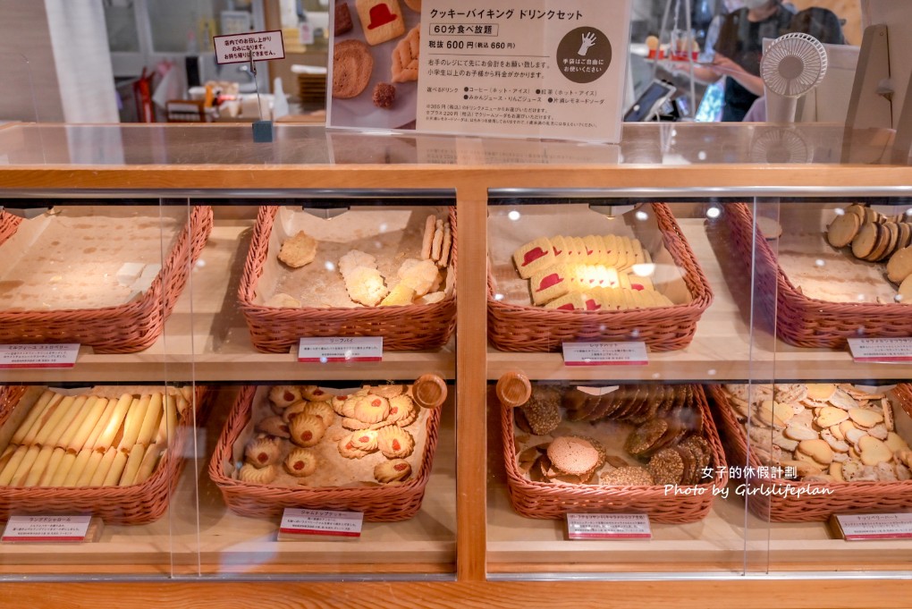 Tivoli Factory｜高帽子(紅帽子)禮盒餅乾175元吃到飽附飲料 @女子的休假計劃