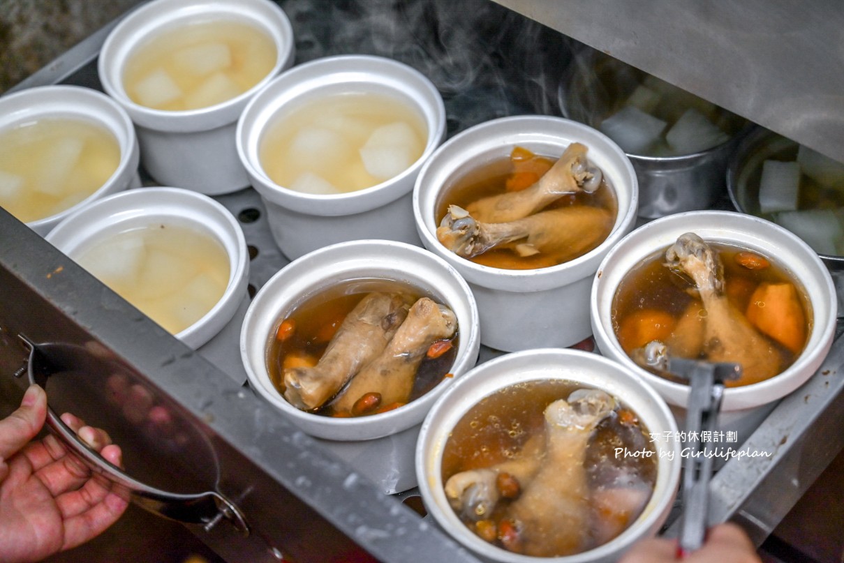 雨川食堂｜文青風格麵店，高粱肉燥飯干貝醬乾麵都好吃(菜單) @女子的休假計劃