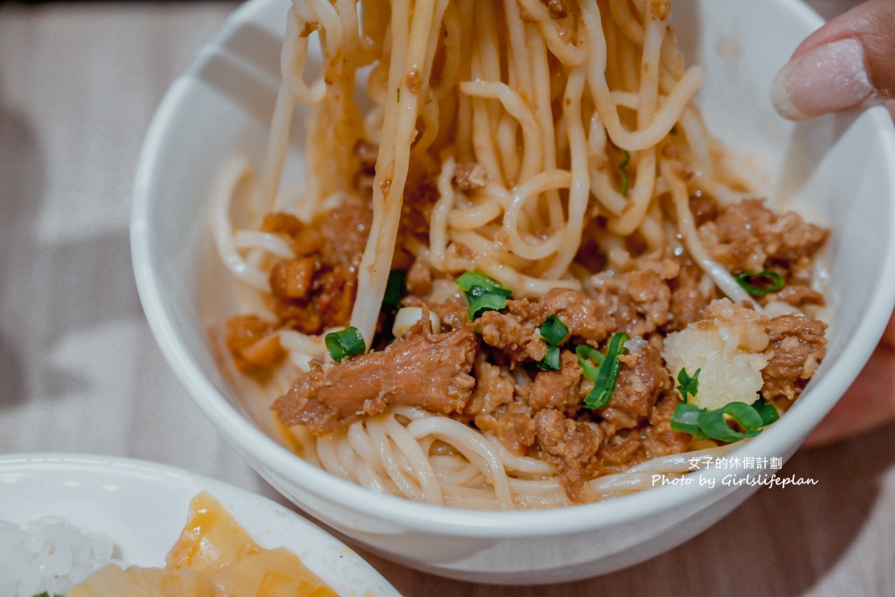 雨川食堂｜文青風格麵店，高粱肉燥飯干貝醬乾麵都好吃(菜單) @女子的休假計劃