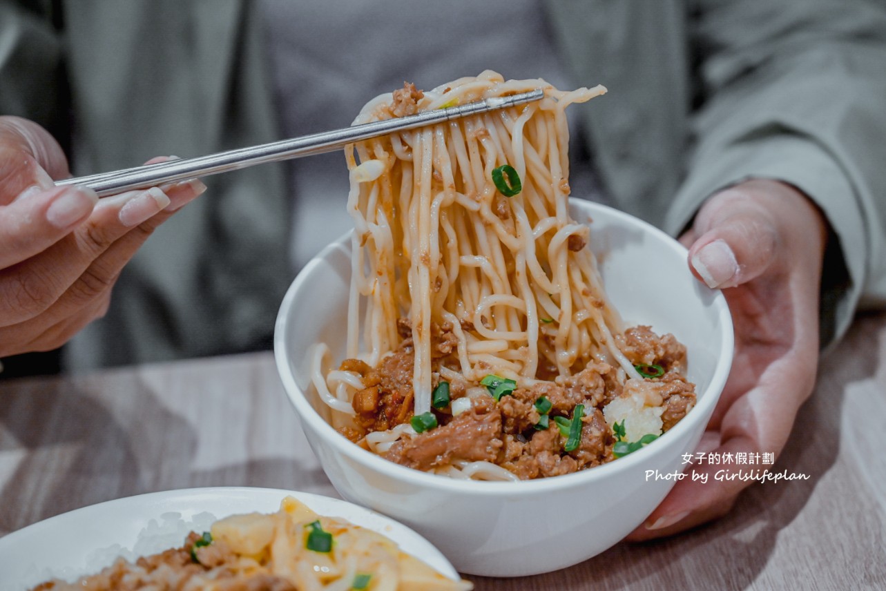 雨川食堂｜文青風格麵店，高粱肉燥飯干貝醬乾麵都好吃(菜單) @女子的休假計劃