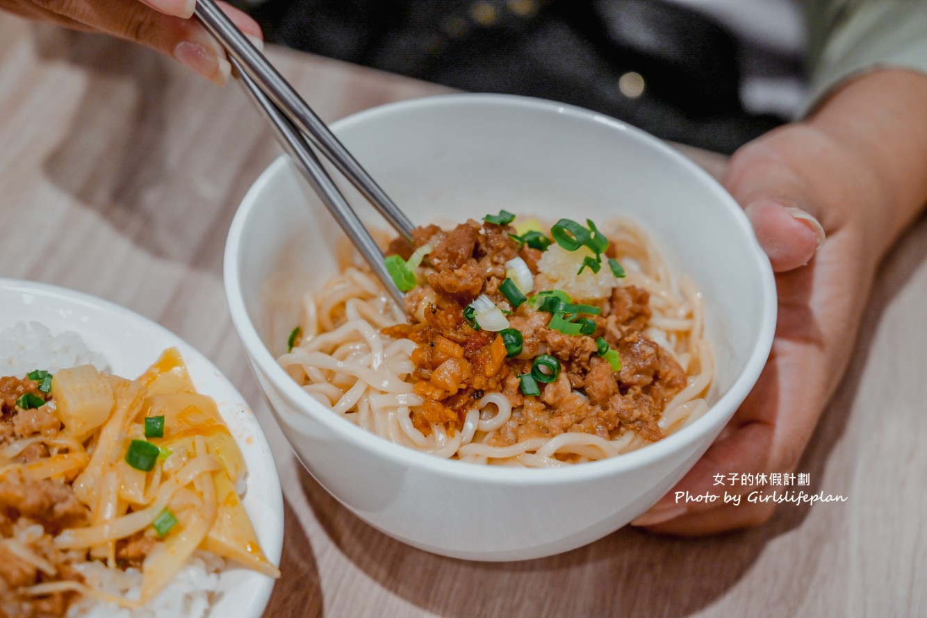 雨川食堂｜文青風格麵店，高粱肉燥飯干貝醬乾麵都好吃(菜單) @女子的休假計劃