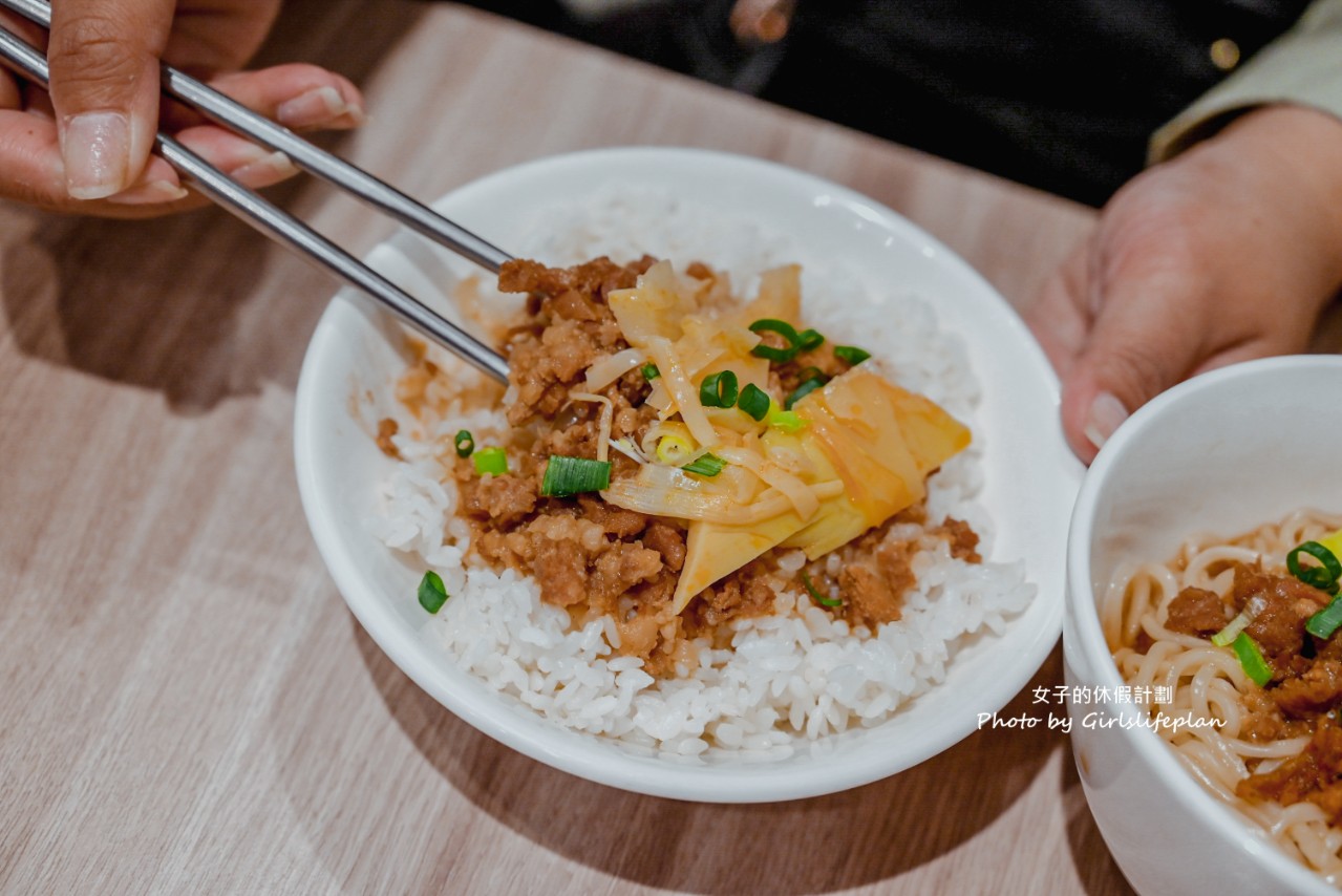 雨川食堂｜文青風格麵店，高粱肉燥飯干貝醬乾麵都好吃(菜單) @女子的休假計劃