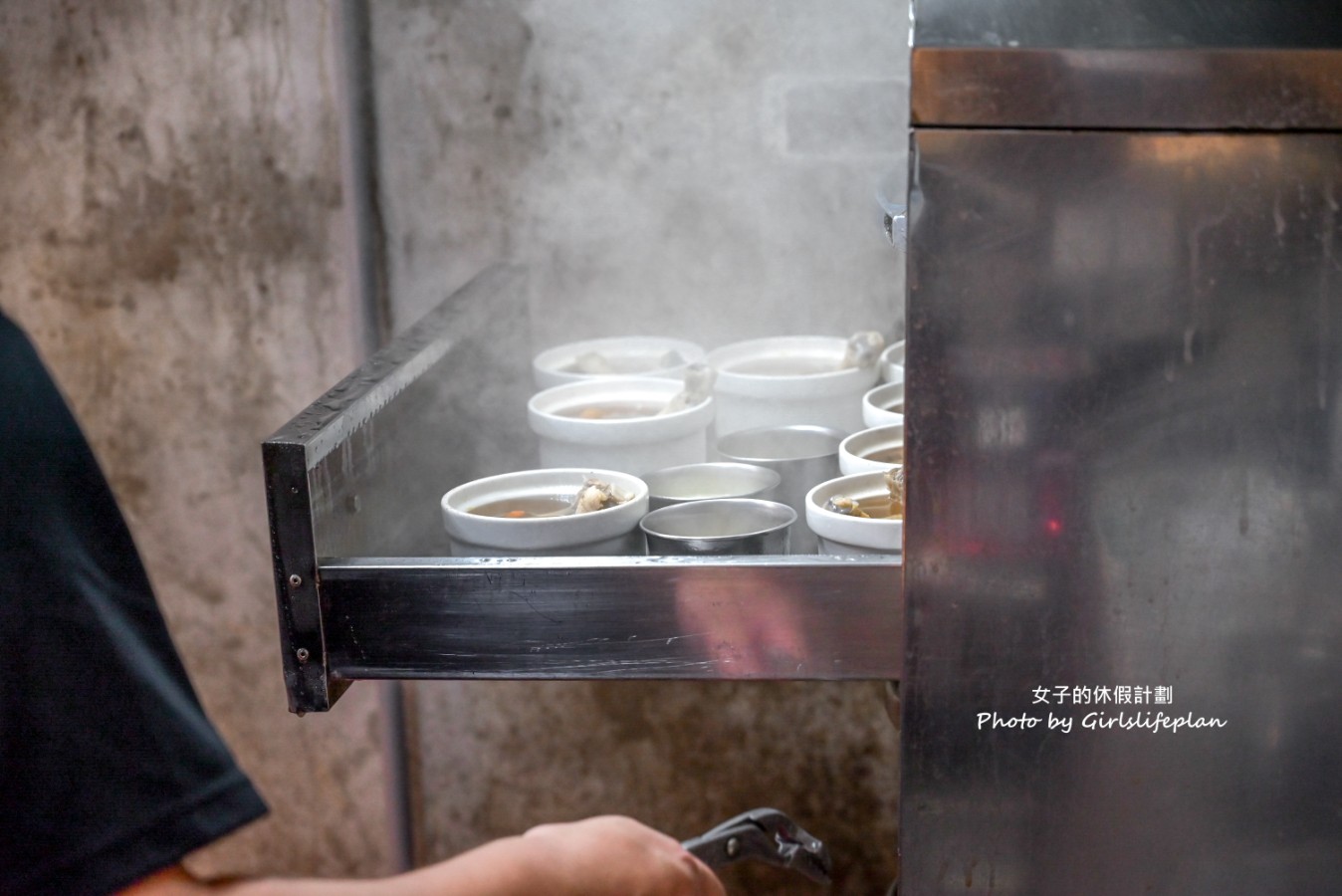 雨川食堂｜文青風格麵店，高粱肉燥飯干貝醬乾麵都好吃(菜單) @女子的休假計劃