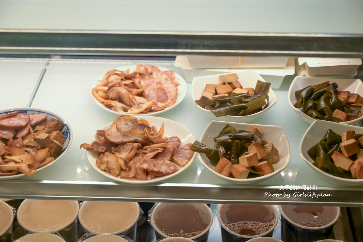 雨川食堂｜文青風格麵店，高粱肉燥飯干貝醬乾麵都好吃(菜單) @女子的休假計劃