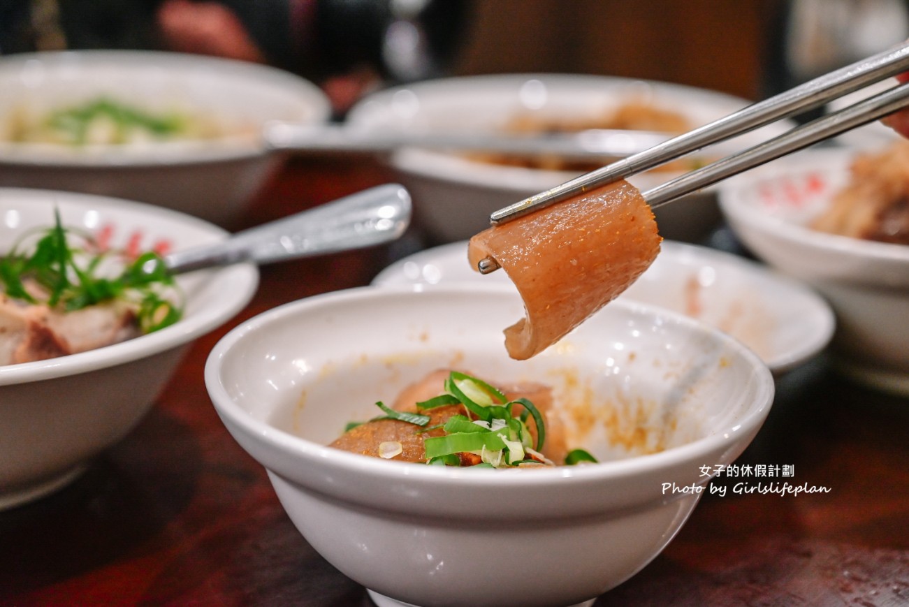 喙蘴號之茂春中藥行｜焱馬號超人氣排隊麵店還沒開店就在排隊(菜單) @女子的休假計劃