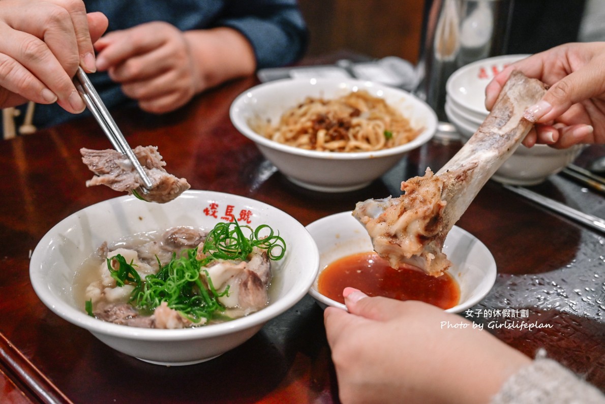 焱馬號｜超人氣排隊麵店還沒開店就在排隊(外帶) @女子的休假計劃