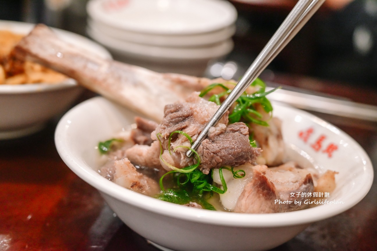 喙蘴號之茂春中藥行｜焱馬號超人氣排隊麵店還沒開店就在排隊(菜單) @女子的休假計劃