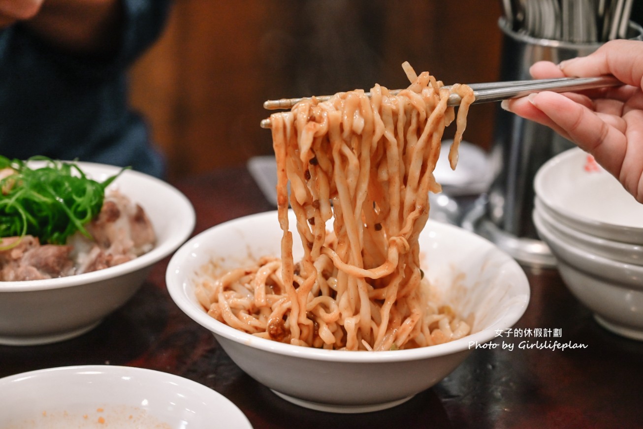 焱馬號｜超人氣排隊麵店還沒開店就在排隊(外帶) @女子的休假計劃