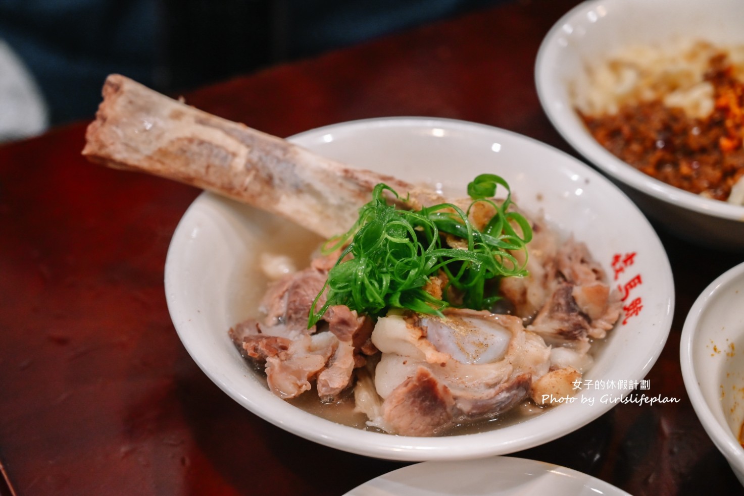 喙蘴號之茂春中藥行｜焱馬號超人氣排隊麵店還沒開店就在排隊(菜單) @女子的休假計劃