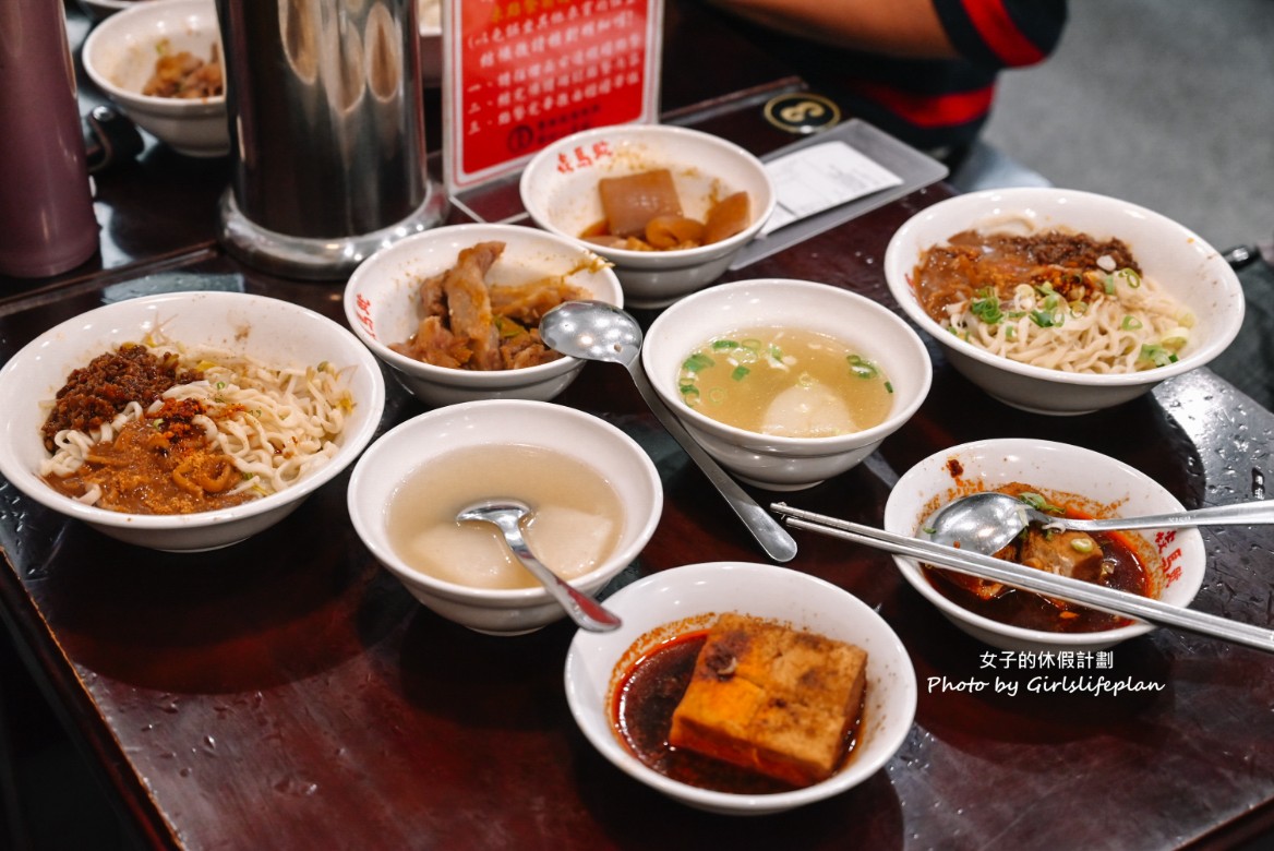 喙蘴號之茂春中藥行｜焱馬號超人氣排隊麵店還沒開店就在排隊(菜單) @女子的休假計劃