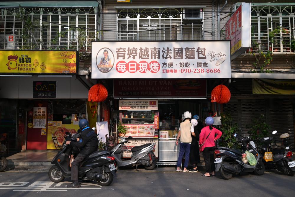 育婷越南法國麵包｜外酥內軟25元手工法國麵包排隊美食(外帶) @女子的休假計劃