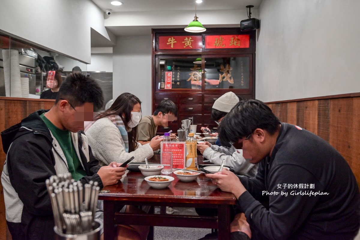 喙蘴號之茂春中藥行｜焱馬號超人氣排隊麵店還沒開店就在排隊(菜單) @女子的休假計劃
