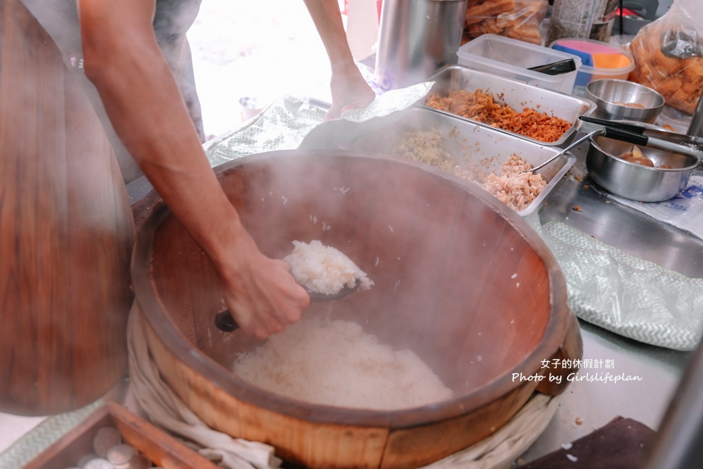 周家手握飯糰｜人潮沒停過在地人氣排隊美食(菜單) @女子的休假計劃