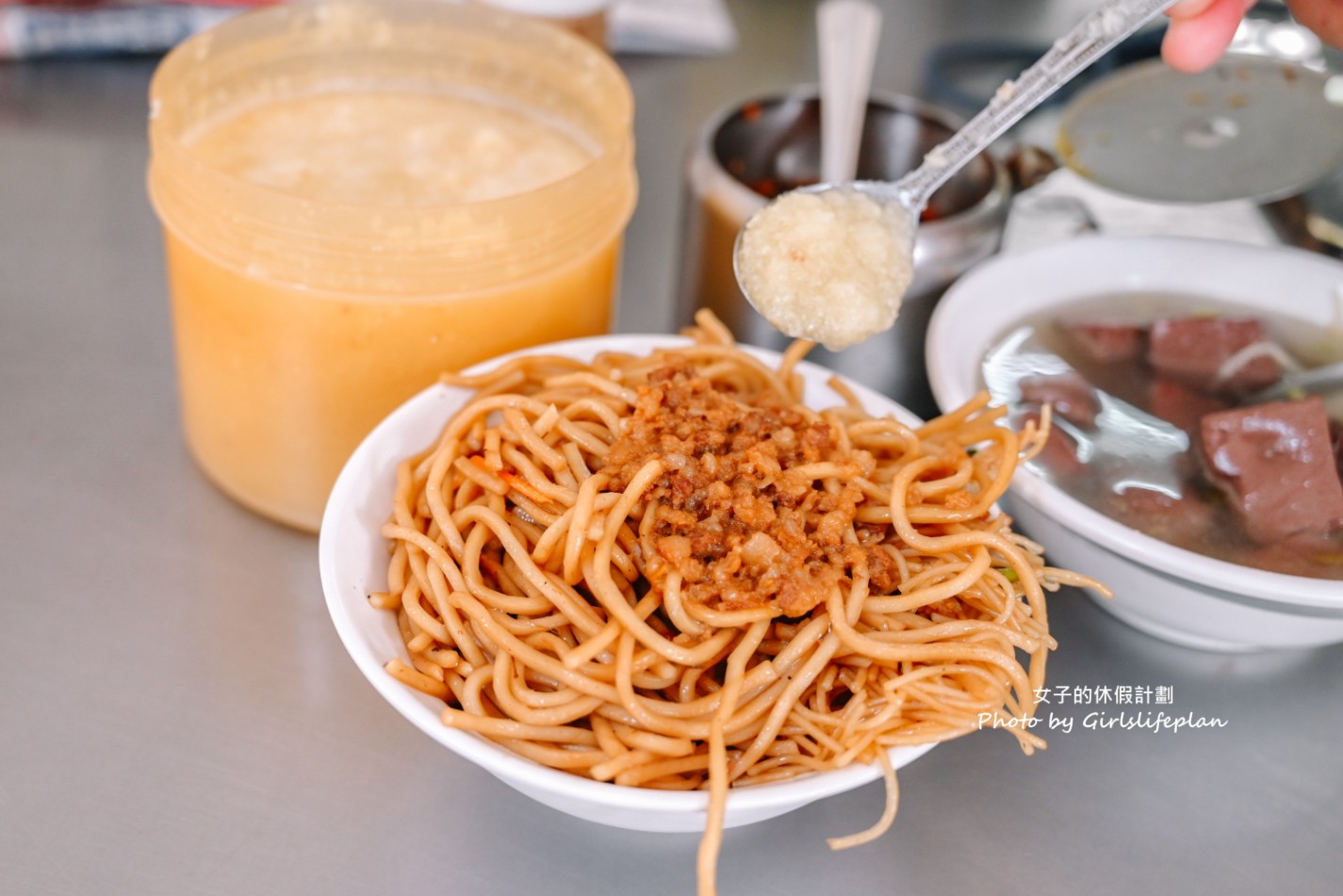 阿婆炒麵｜40年老店，在地人都點隱藏版配豬血湯(菜單) @女子的休假計劃