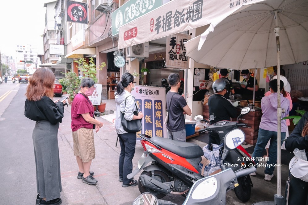 周家手握飯糰｜人潮沒停過在地人氣排隊美食(菜單) @女子的休假計劃