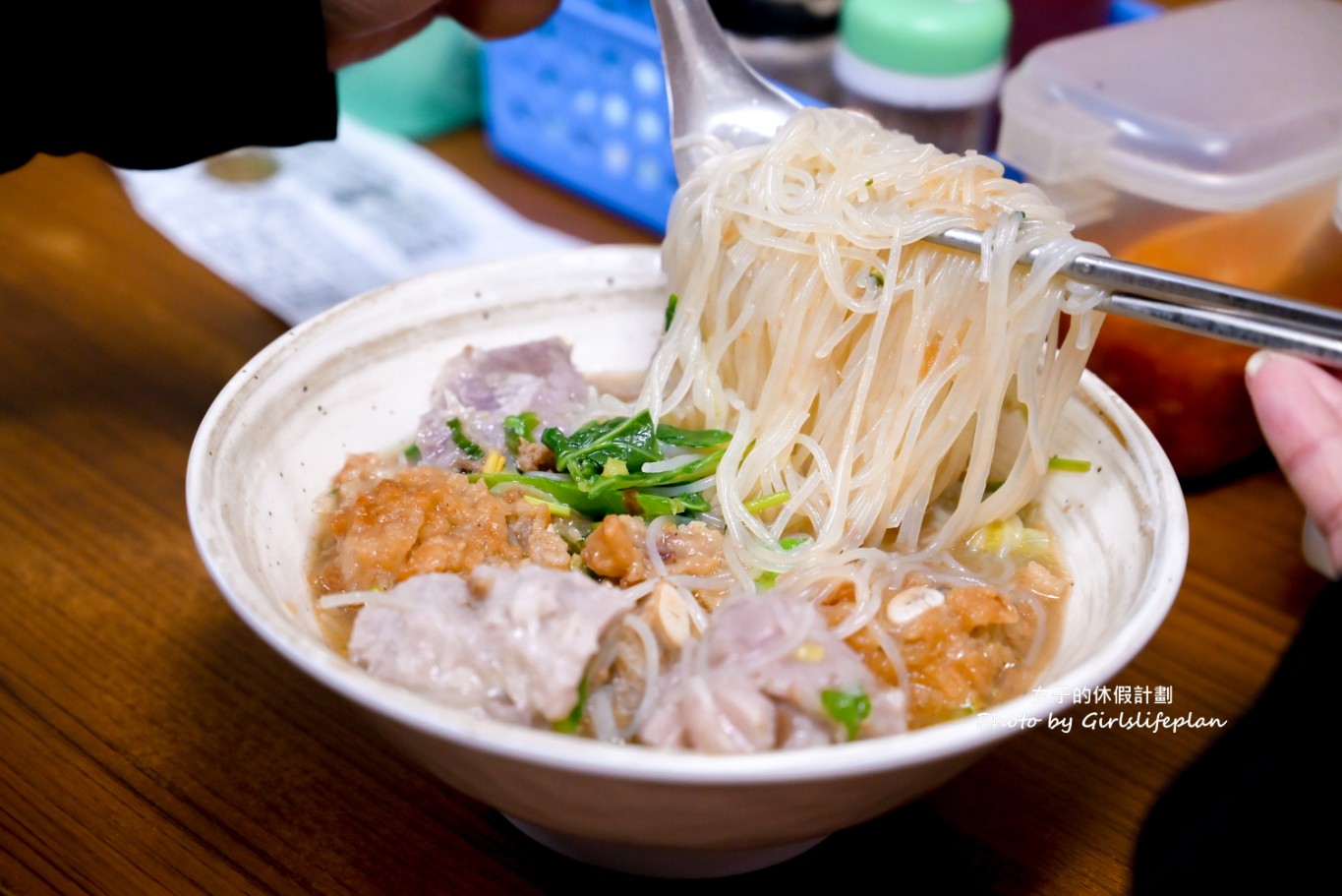向上市場芋頭米粉｜無名麵店芋頭排骨酥麵最受歡迎(菜單) @女子的休假計劃