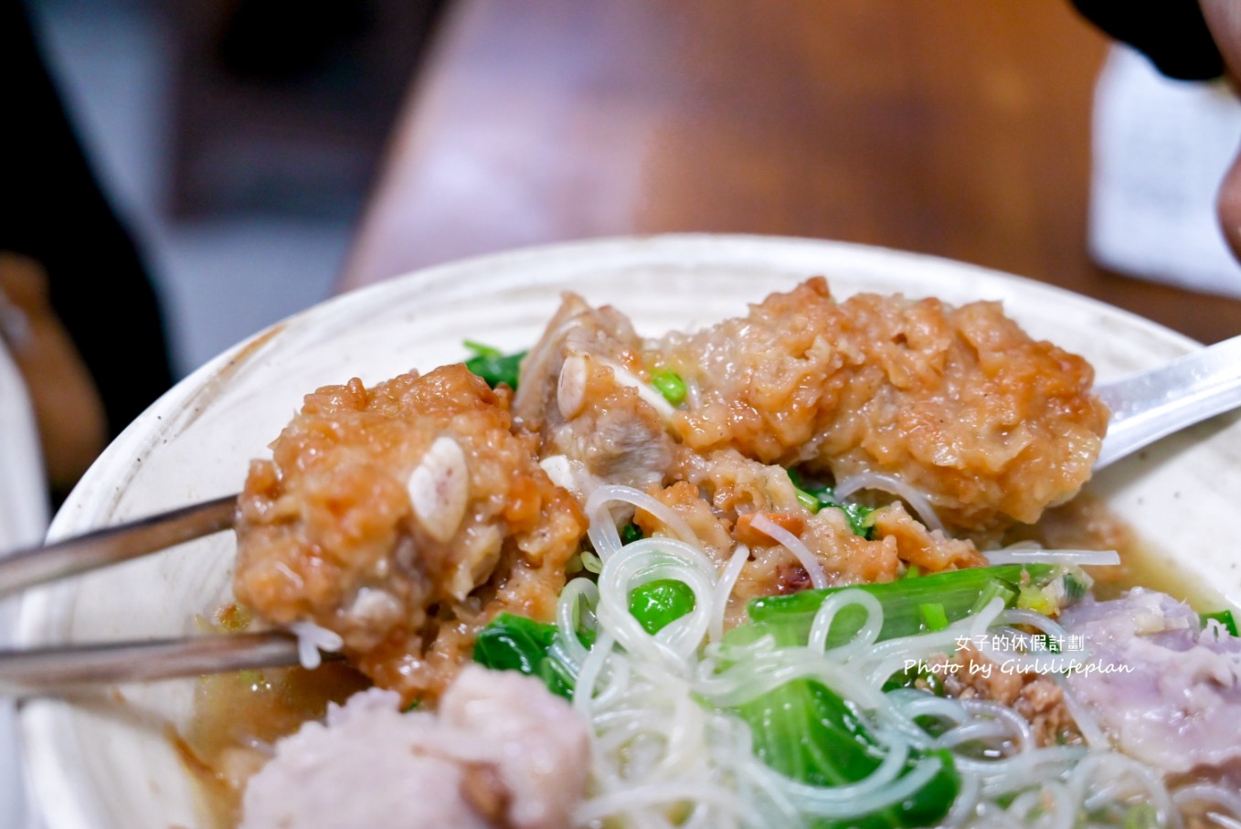 向上市場芋頭米粉｜無名麵店芋頭排骨酥麵最受歡迎(菜單) @女子的休假計劃