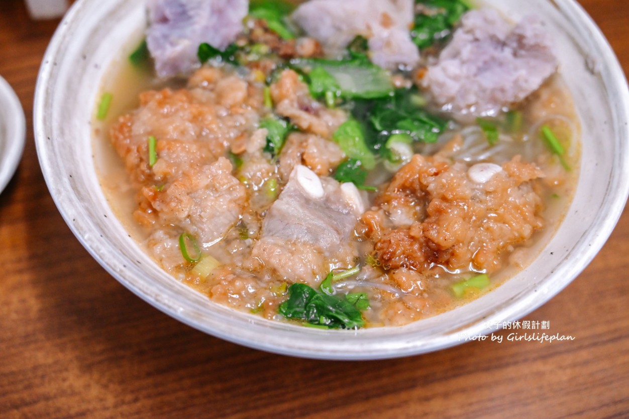 向上市場芋頭米粉｜無名麵店芋頭排骨酥麵最受歡迎(菜單) @女子的休假計劃