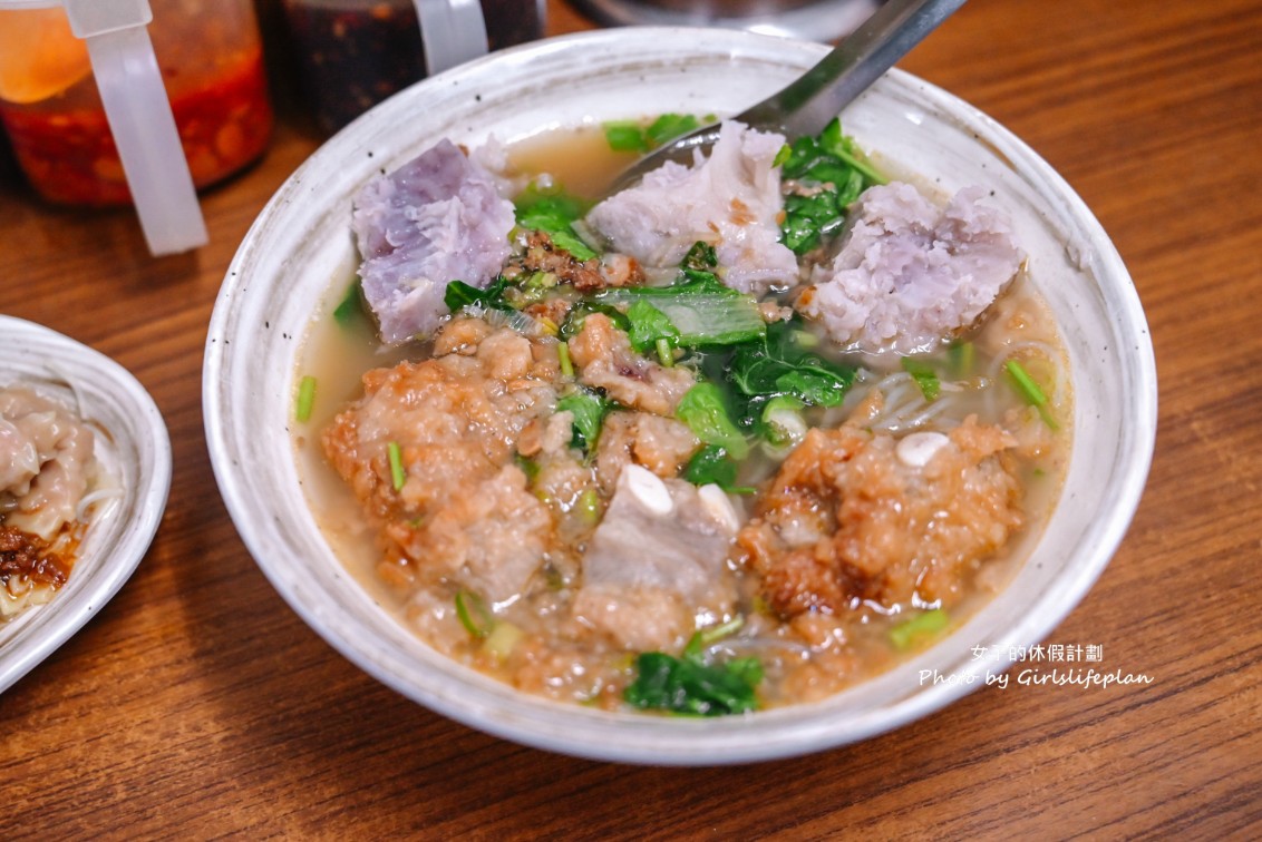 向上市場芋頭米粉｜無名麵店芋頭排骨酥麵最受歡迎(菜單) @女子的休假計劃