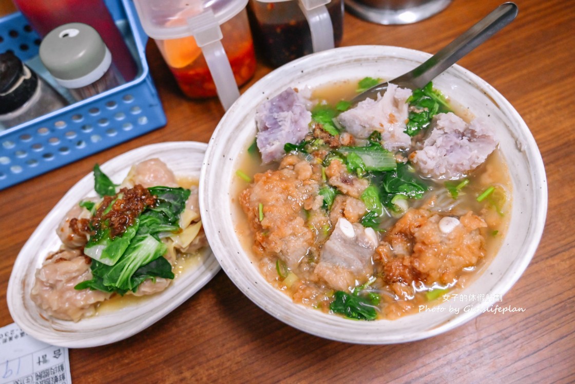 向上市場芋頭米粉｜無名麵店芋頭排骨酥麵最受歡迎(菜單) @女子的休假計劃