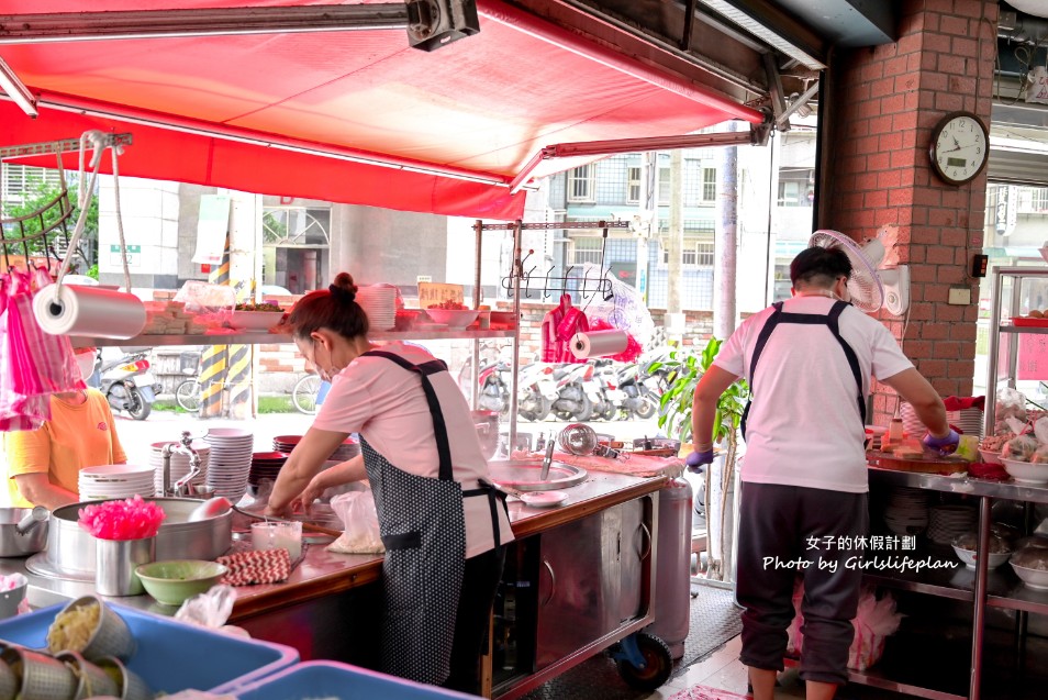 鄭記豬母切仔麵｜無菜單小吃店老顧客都點滿滿一桌小菜才過癮 @女子的休假計劃