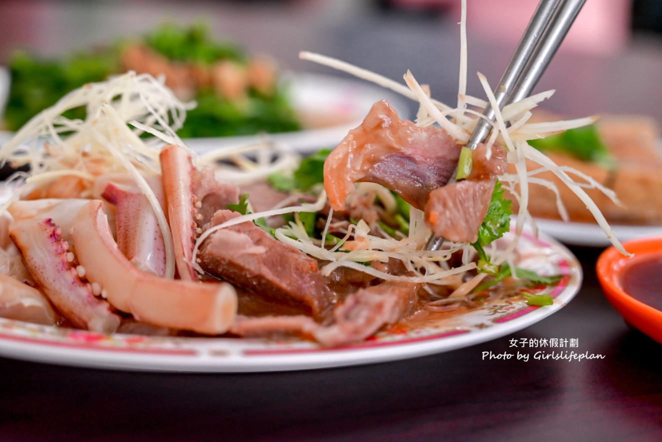 鄭記豬母切仔麵｜無菜單小吃店老顧客都點滿滿一桌小菜才過癮 @女子的休假計劃