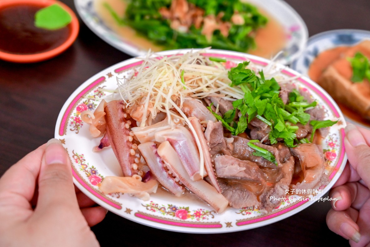 鄭記豬母切仔麵｜無菜單小吃店老顧客都點滿滿一桌小菜才過癮 @女子的休假計劃