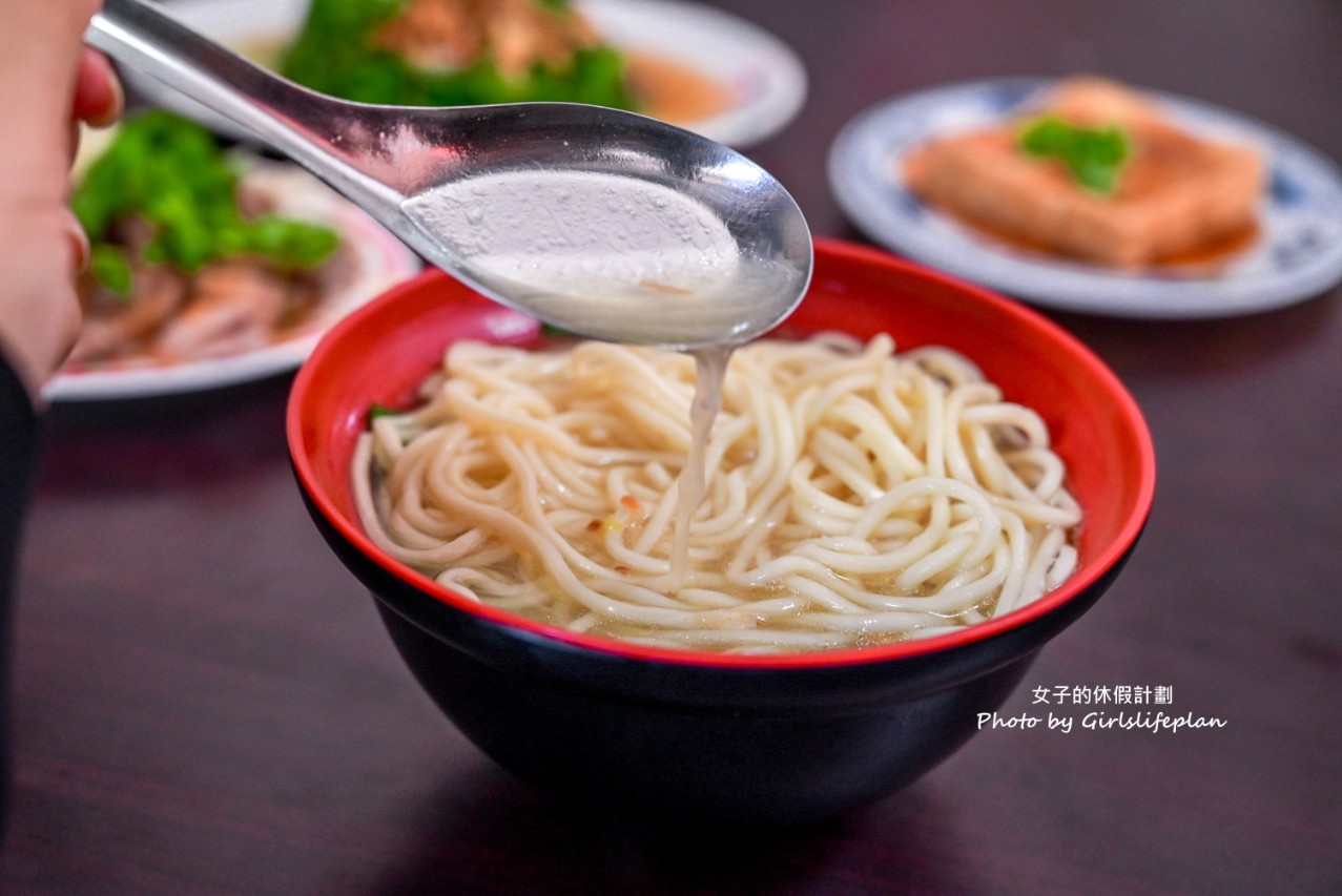 鄭記豬母切仔麵｜無菜單小吃店老顧客都點滿滿一桌小菜才過癮 @女子的休假計劃