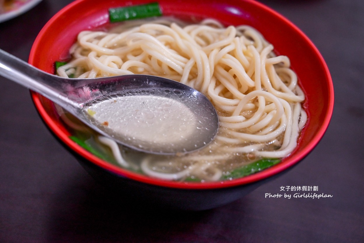 鄭記豬母切仔麵｜無菜單小吃店老顧客都點滿滿一桌小菜才過癮 @女子的休假計劃