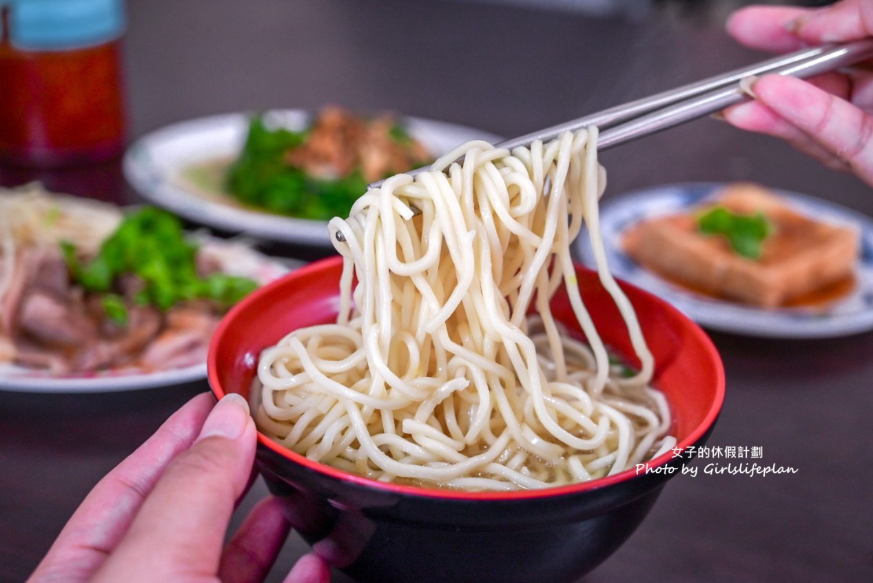 鄭記豬母切仔麵｜無菜單小吃店老顧客都點滿滿一桌小菜才過癮 @女子的休假計劃