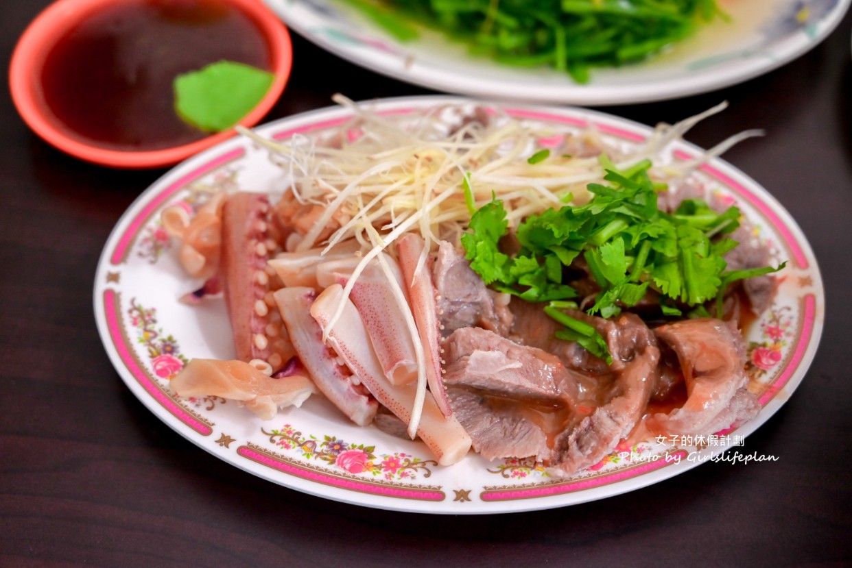 鄭記豬母切仔麵｜無菜單小吃店老顧客都點滿滿一桌小菜才過癮 @女子的休假計劃