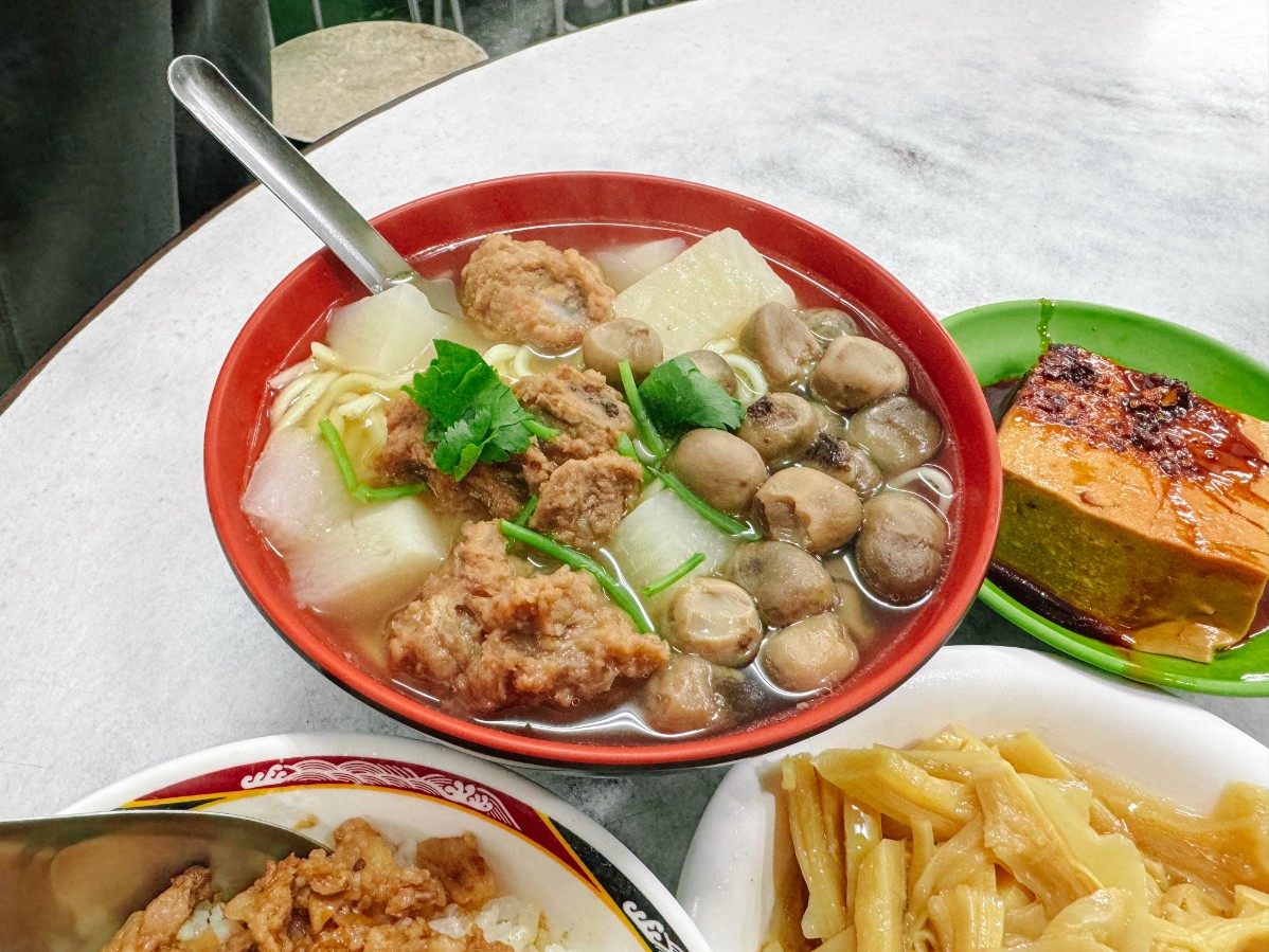 阿益魯肉飯｜在地排隊小吃魯肉飯只要15元(菜單) @女子的休假計劃